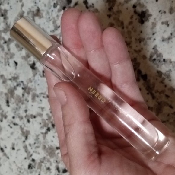 Kirkland Signature rollerball perfume in GREEN. - Picture 2 of 3